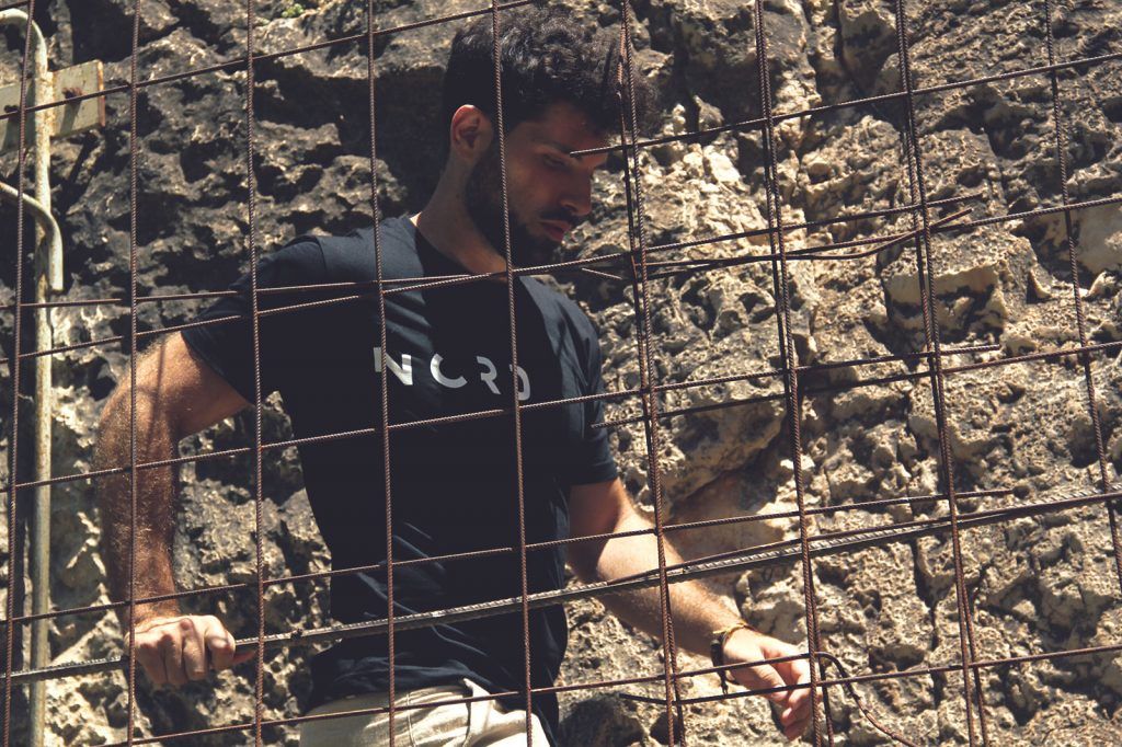 tshirt-front-black-02